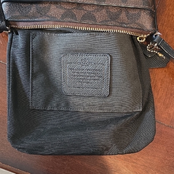 (J8) Coach Brown Messenger Bag with Structured Design Cross Body Design - Picture 10 of 15